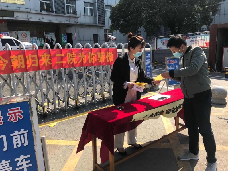 5-院門口對行人宣傳